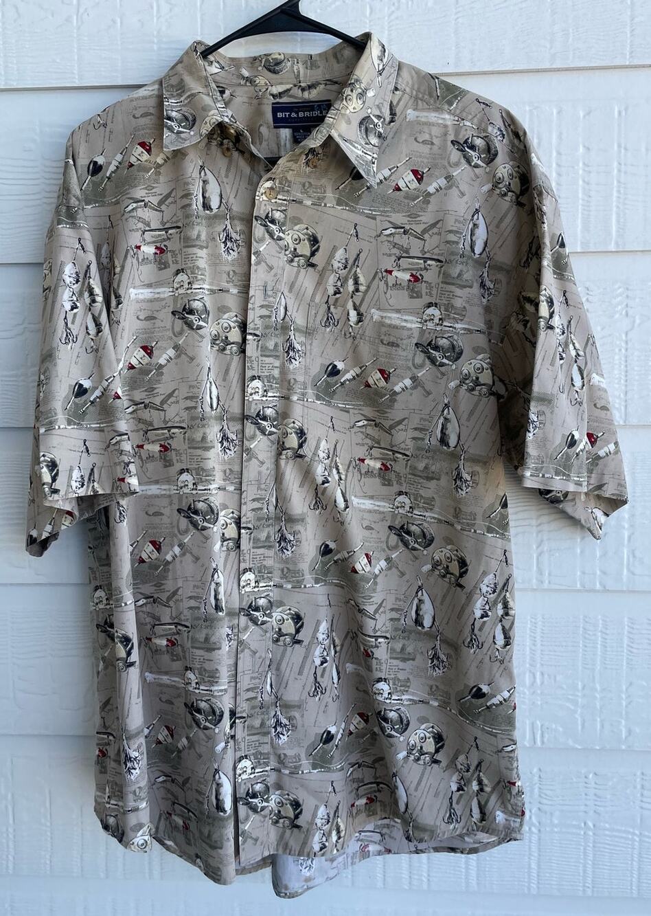 Bit & Bridle men's button up fishing motif short sleeve Large